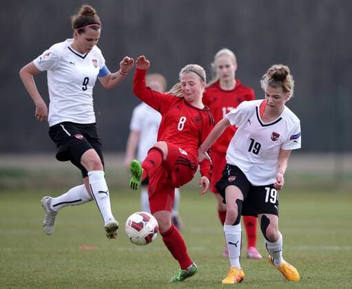 SOCCER - UEFA U17 U 17 Nationalteam EURO quali women, AUT vs GER ROHRENDORF,AUSTRIA,24.MAR.16 - WOMEN SOCCER - UEFA Women s Under-17 championship, qualification, Elite round, OEFB international match Nationalmannschaft-Länderspiel Austria vs Germany. Image shows Jennifer Klein (AUT), Kristin Koegel (GER) and Jana Scharnboeck (AUT). GEPAxpictures xWalterxLuger