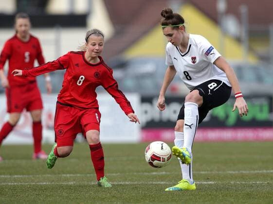 SOCCER - UEFA U17 U 17 Nationalteam EURO quali women, AUT vs GER ROHRENDORF,AUSTRIA,24.MAR.16 - WOMEN SOCCER - UEFA Women s Under-17 championship, qualification, Elite round, OEFB international match Nationalmannschaft-Länderspiel Austria vs Germany. Image shows Kristin Koegel (GER) and Laura Krumboeck (AUT). GEPAxpictures xWalterxLuger