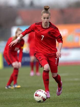 SOCCER - UEFA U17 U 17 Nationalteam EURO quali women, AUT vs GER ROHRENDORF,AUSTRIA,24.MAR.16 - WOMEN SOCCER - UEFA Women s Under-17 championship, qualification, Elite round, OEFB international match Nationalmannschaft-Länderspiel Austria vs Germany. Image shows Giulia Gwinn (GER). GEPAxpictures xWalterxLuger