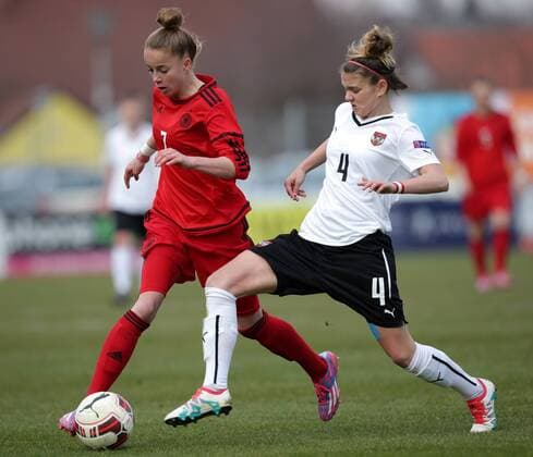 SOCCER - UEFA U17 U 17 Nationalteam EURO quali women, AUT vs GER ROHRENDORF,AUSTRIA,24.MAR.16 - WOMEN SOCCER - UEFA Women s Under-17 championship, qualification, Elite round, OEFB international match Nationalmannschaft-Länderspiel Austria vs Germany. Image shows Giulia Gwinn (GER) and Laura Wienroither (AUT). GEPAxpictures xWalterxLuger