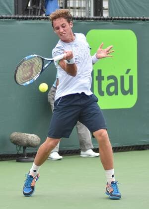 Spanish tennis player Roberto Carballes Baena returns the ball to German Aljaz Bedene during the first journey of the Masculine Miami Tennis Open in Cayo Vizcaino, Miami, FL, United States, 24 March 2016. ROBERTO CARBALLES BAENA VS ALJAZ BEDENE !ACHTUNG: NUR REDAKTIONELLE NUTZUNG!  MIA012 20160324-635944548563044149