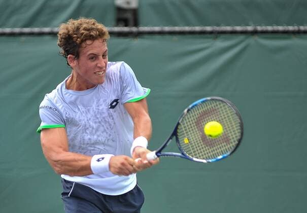 Spanish tennis player Roberto Carballes Baena returns the ball to German Aljaz Bedene during the first journey of the Masculine Miami Tennis Open in Cayo Vizcaino, Miami, FL, United States, 24 March 2016. ROBERTO CARBALLES BAENA VS ALJAZ BEDENE !ACHTUNG: NUR REDAKTIONELLE NUTZUNG!  MIA016 20160324-635944549227760149