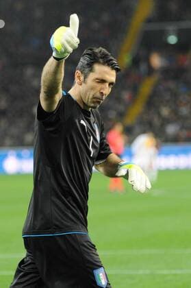 24.03.2016. Stadio Friuli, Udine, Italy. International Football friendly (Nationalmannschaft) Italy versus Spain. Buffon Gianluigi applauds the fans, goalkepeer of Italy xActivaFotox  ActionPlus11721847