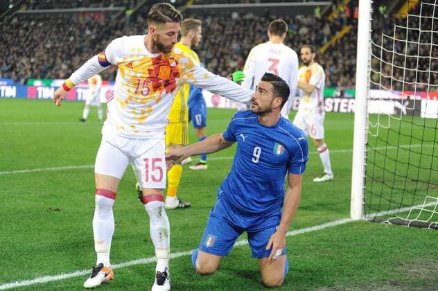24.03.2016. Stadio Friuli, Udine, Italy. International Football friendly (Nationalmannschaft) Italy versus Spain. Pell& xe8; frustrated as he misses a chance, heled up by Ramos xActivaFotox  ActionPlus11721850