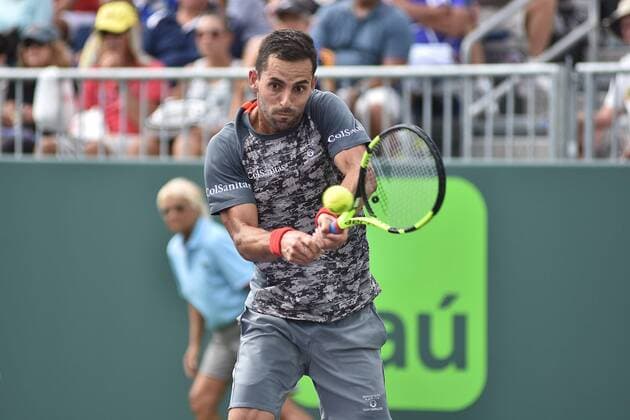 Colombian tennis player Santiago Giraldo returns the ball to French Paul-Henri Mathieu during the first journey of the Masculine Miami Tennis Open in Cayo Vizcaino, Miami, FL, United States, 24 March 2016. PAUL-HENRI MATHIEU VS SANTIAGO GIRALDO !ACHTUNG: NUR REDAKTIONELLE NUTZUNG!  MIA019 20160325-635944653980958664