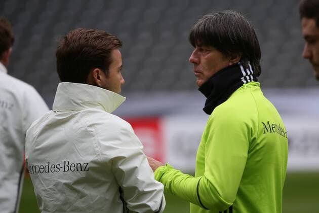 Bundestrainer Joachim Löw mit Mario Götze - Abschlusstraining der Deutschen Nationalmannschaft, Olympiastadion Berlin