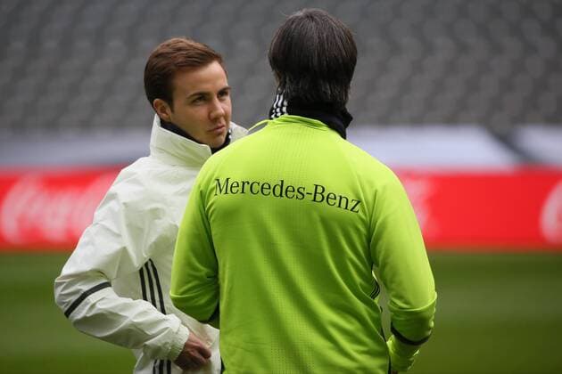 Bundestrainer Joachim Löw mit Mario Götze - Abschlusstraining der Deutschen Nationalmannschaft, Olympiastadion Berlin