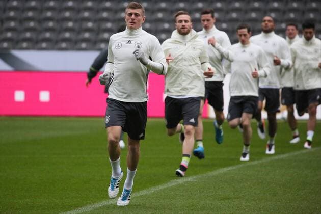 Toni Kroos, Shkodran Mustafi - Abschlusstraining der Deutschen Nationalmannschaft, Olympiastadion Berlin