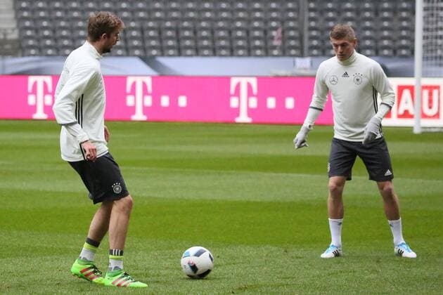 Christoph Kramer und Toni Kroos - Abschlusstraining der Deutschen Nationalmannschaft, Olympiastadion Berlin