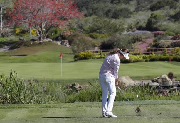 March 25, 2016: Je-Yoon Yang tees off on the par 3 third hole during the second round of the Kia Classic at Aviara Golf Club in Carlsbad, California. LPGA Golf Damen 2016: Kia Classic MAR 25 - ZUMAc04_