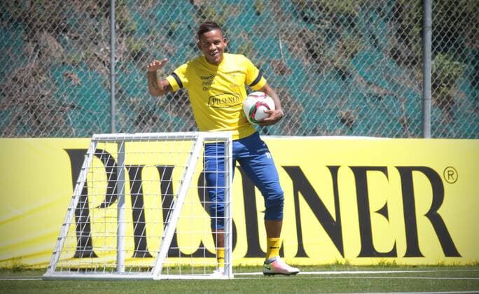 Fußball, Training Nationalteam Ecuador (160326) -- QUITO, March 26, 2016 -- Ecuador s Michael Arroyo attends a training session in Quito, capital of Ecuador, on March 25, 2016. Ecuador will play with Colombia in a qualifying match for the Russia 2018 World Cup finals March 29 in Barranquilla. Santiago Armas) (jp) (sp) (SP)ECUADOR-QUITO-SOCCER-TRAINING e SANTIAGOxARMAS 