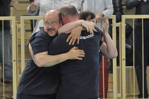 26.03.2016, xtkx, Volleyball 1.Bundesliga Damen, VC Wiesbaden - USC Münster, emspor v.l. Delev Schoenberg (VC Wiesbaden), Trainer Dirk Gross (VC Wiesbaden),
