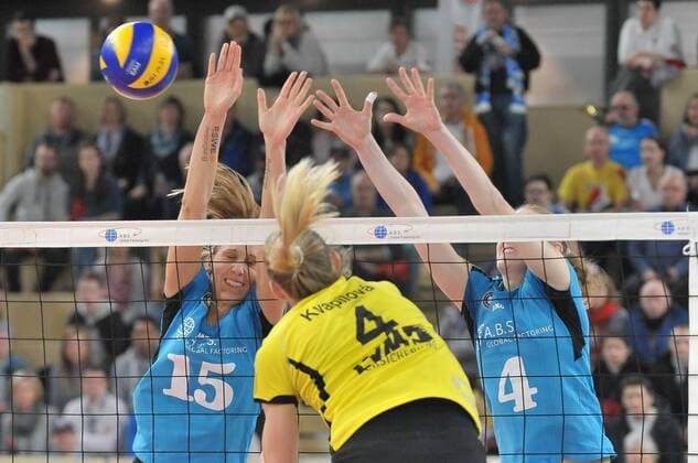 26.03.2016, xtkx, Volleyball 1.Bundesliga Damen, VC Wiesbaden - USC Münster, emspor v.l. Jennifer Pettke (VC Wiesbaden), Michala Kvapilova (USC Muenster), Tanja Grosser (VC Wiesbaden),