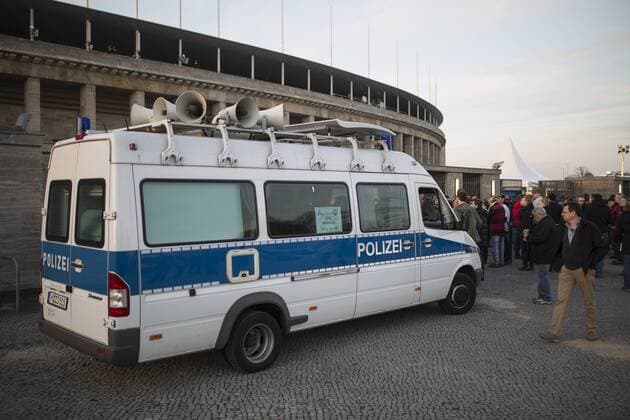 26.03.2016, Berlin, Deutschland, GER, Impressionen vor dem FussballLänderspiel (Nationalteam) Deutschland gegen England, Olympiastadion, Polizei aus Hannover ist vor Ort