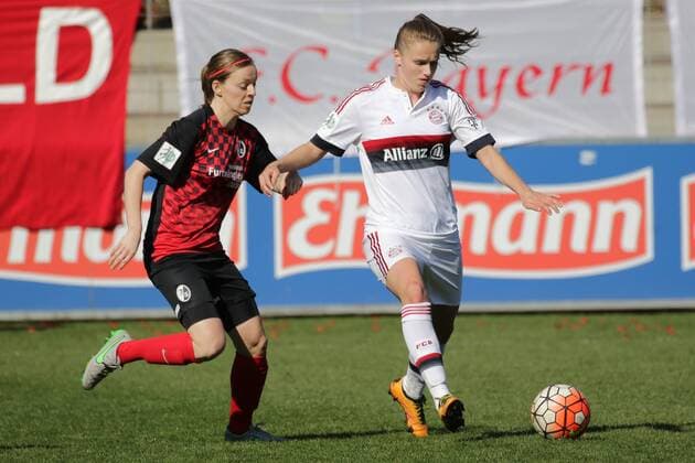 v.li.: Juliane Maier (Freiburg, 8), Vivianne Miedema (FCB, 10), Fussball, Allianz Frauen-Bundesliga, SC Freiburg - FC Bayern München, xozx