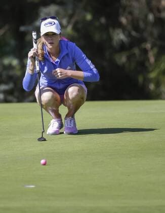 March 26, 2016: Paula Creamer lines up her putt on the 2nd green during the third round of the Kia Classic at Aviara Golf Club in Carlsbad, California. LPGA Golf Damen 2016: Kia Classic MAR 26 - ZUMAc04_