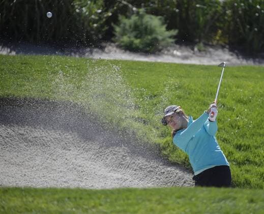March 26, 2016: Jing Yan hits a shot out of the bunker around the 4th green during the third round of the Kia Classic at Aviara Golf Club in Carlsbad, California. LPGA Golf Damen 2016: Kia Classic MAR 26 - ZUMAc04_