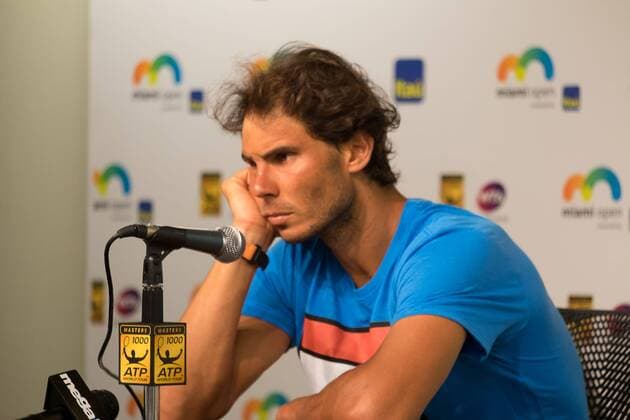 Spanish tennis player Rafael Nadal delivers a presser after leaving the pitch due to physical problems during a Miami Tennis Open match before Bosnian Damir Dzumhur in Key Biscayne, Miami, Florida, United States, 26 March 2016. MIAMI TENNIS OPEN !ACHTUNG: NUR REDAKTIONELLE NUTZUNG!  MIA003 20160326-635946296671890733