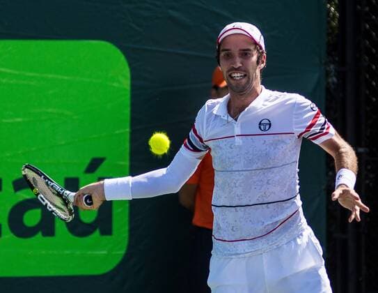 Kazak tennis player Mikhail Kukushkin returns the ball to Brazilian Thomaz Bellucci during a Miami Tennis Open match held at Crandon Park Tennis in Cayo Vizcaino, Miami, Florida, United States, 26 March 2016. MIAMI TENNIS OPEN !ACHTUNG: NUR REDAKTIONELLE NUTZUNG!  MIA009 20160326-635946330953185654