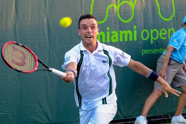 Spanish tennis player Roberto Bautista returns the ball to British Aljaz Bedene during a Miami Tennis Open match held at Crandon Park Tennis in Cayo Vizcaino, Miami, Florida, United States, 26 March 2016. MIAMI TENNIS OPEN !ACHTUNG: NUR REDAKTIONELLE NUTZUNG!  MIA016 20160327-635946392722287496