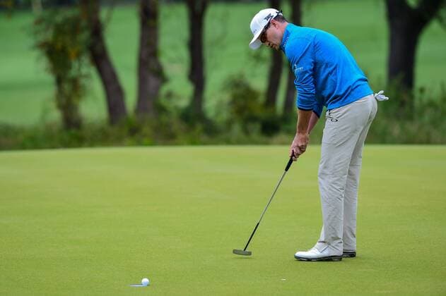 26 MAR 2016: Zach Johnson sinks his par putt on number 7 to remain all square with Rory McIlroy during the World Golf Championships - Dell Match Play Round 4 at the Austin Country Club Austin, Texas. (Photo by Ken Murray Icon Sportswire) GOLF: MAR 26 PGA Golf Herren - World Golf Championships-Dell Match Play - Round 4 Icon1603264023 EDITORIAL USE ONLY