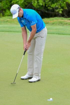 26 MAR 2016: Zach Johnson sinks his par putt on number 17 during the World Golf Championships - Dell Match Play Round 4 at the Austin Country Club Austin, Texas. (Photo by Ken Murray Icon Sportswire) GOLF: MAR 26 PGA Golf Herren - World Golf Championships-Dell Match Play - Round 4 Icon1603264035 EDITORIAL USE ONLY