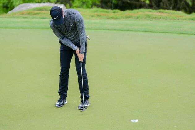 26 MAR 2016: Rory McIlroy sinks his par putt on number 17 to halve the hole with Zach Johnson as they head to 18 with Rory McIlroy up 1 during the World Golf Championships - Dell Match Play Round 4 at the Austin Country Club Austin, Texas. (Photo by Ken Murray Icon Sportswire) GOLF: MAR 26 PGA Golf Herren - World Golf Championships-Dell Match Play - Round 4 Icon1603264036 EDITORIAL USE ONLY