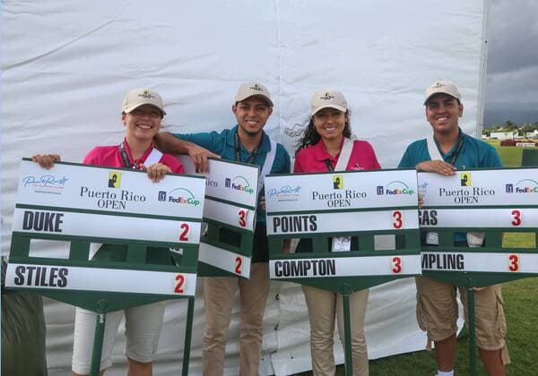 26 March 2016: Local teenagers volunteer to carry the scoring standards in the third round of the Puerto Rico Open, in Rio Grande, PR (Photo by Bradley Rex Icon Sportswire) GOLF: MAR 26 PGA Golf Herren - Puerto Rico Open - Third Round Icon16032414 EDITORIAL USE ONLY