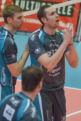 GER,VBL, Playoffrunde, Viertelfinale, Spiel 1, SVG Lueneburg vs Powervolleys Dueren 26.03.2016, Gellersenhalle, Lueneburg, GER, VBL, Playoffrunde, Viertelfinale, Spiel 1, SVG Lueneburg vs Powervolleys Dueren im Bild Michael Parkinson (Dueren 12) legt bittend die Haende zusammen nordphotoxWitke