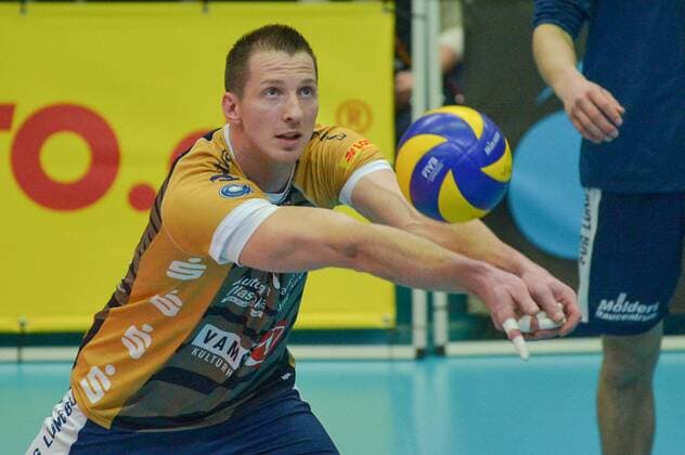 GER,VBL, Playoffrunde, Viertelfinale, Spiel 1, SVG Lueneburg vs Powervolleys Dueren 26.03.2016, Gellersenhalle, Lueneburg, GER, VBL, Playoffrunde, Viertelfinale, Spiel 1, SVG Lueneburg vs Powervolleys Dueren im Bild Einzelaktion Querformat Falko Steinke (Lueneburg 09) nordphotoxWitke