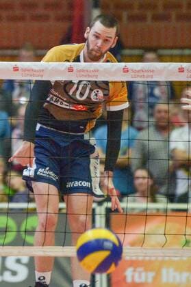 GER,VBL, Playoffrunde, Viertelfinale, Spiel 1, SVG Lueneburg vs Powervolleys Dueren 26.03.2016, Gellersenhalle, Lueneburg, GER, VBL, Playoffrunde, Viertelfinale, Spiel 1, SVG Lueneburg vs Powervolleys Dueren im Bild Einzelaktion Hochformat Steven Marshall (Lueneburg 10) nordphotoxWitke