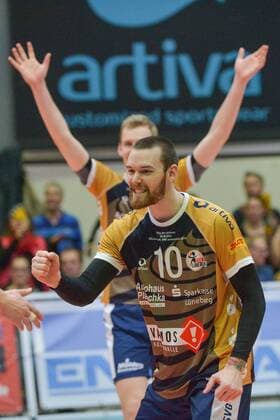 GER,VBL, Playoffrunde, Viertelfinale, Spiel 1, SVG Lueneburg vs Powervolleys Dueren 26.03.2016, Gellersenhalle, Lueneburg, GER, VBL, Playoffrunde, Viertelfinale, Spiel 1, SVG Lueneburg vs Powervolleys Dueren im Bild die Lueneburger Mannschaft jubelt nordphotoxWitke