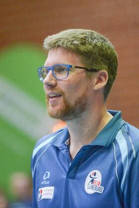 GER,VBL, Playoffrunde, Viertelfinale, Spiel 1, SVG Lueneburg vs Powervolleys Dueren 26.03.2016, Gellersenhalle, Lueneburg, GER, VBL, Playoffrunde, Viertelfinale, Spiel 1, SVG Lueneburg vs Powervolleys Dueren im Bild Trainer Stefan Huebner (Hübner Lueneburg) nordphotoxWitke