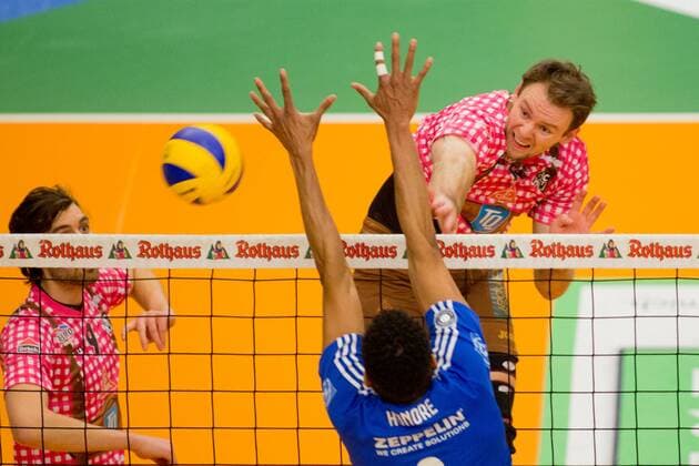 Angriff Roy FRIEDRICH ( 15, HER). Volleyball, VfB Friedrichshafen (FN) - TSV Herrsching (HER), Bundesliga, Saison 2015 2016, Playoff Viertelfinale, 1.Spiel, am 26.03.2016 in Friedrichshafen Z F A R E N A Deutschland. x20160326_113x