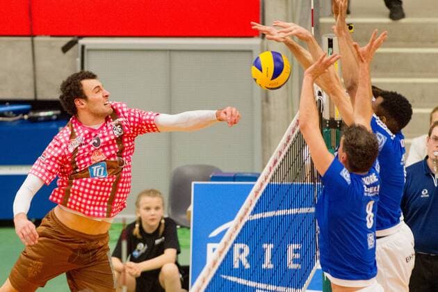 Angriff Julius HOEFER (HÖFER) ( 5, HER). Volleyball, VfB Friedrichshafen (FN) - TSV Herrsching (HER), Bundesliga, Saison 2015 2016, Playoff Viertelfinale, 1.Spiel, am 26.03.2016 in Friedrichshafen Z F A R E N A Deutschland. x20160326_121x