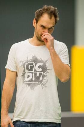 Enttaeuschung bei Herrsching - Trainer Max HAUSER. Volleyball, VfB Friedrichshafen (FN) - TSV Herrsching (HER), Bundesliga, Saison 2015 2016, Playoff Viertelfinale, 1.Spiel, am 26.03.2016 in Friedrichshafen Z F A R E N A Deutschland. x20160326_125x