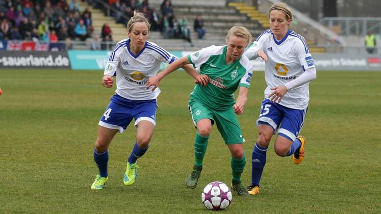 v.li.: Kathrin-Julia Hendrich (Kathi Hendrich, Frankfurt, 4), Betsy Hassett (Bremen, 16), Saskia Bartusiak (Frankfurt, 25), Fussball, Allianz Frauen-Bundesliga, 1. FFC Frankfurt - SV Werder Bremen, xozx