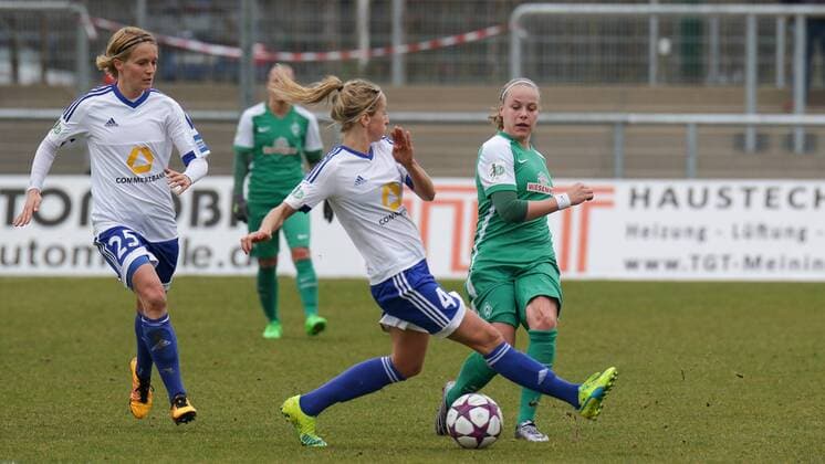 v.li.: Saskia Bartusiak (Frankfurt, 25), Kathrin-Julia Hendrich (Kathi Hendrich, Frankfurt, 4), Pia Sophie Wolter (Bremen, 10), Fussball, Allianz Frauen-Bundesliga, 1. FFC Frankfurt - SV Werder Bremen, xozx