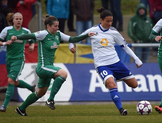 27.03.2016, xjhx, Fussball 1.Bundesliga Damen, 1.FFC Frankfurt - SV Werder Bremen, emspor, v.l. Marie-Louise Eta (SV Werder Bremen Damen), Dzsenifer Marozsan (1.FFC Frankfurt)