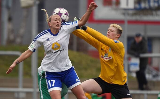 27.03.2016, xjhx, Fussball 1.Bundesliga Damen, 1.FFC Frankfurt - SV Werder Bremen, emspor, v.l. Mandy Islacker (1.FFC Frankfurt), Anna Bockhorst (SV Werder Bremen Damen), Michelle Ulbrich (SV Werder Bremen Damen)