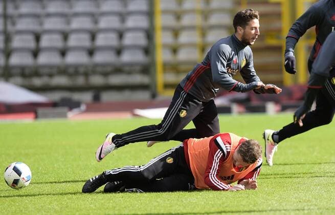 Belgium s Dries Mertens and Belgium s assistant coach Vital Borkelmans pictured during a training session of the Belgian national soccer team Red Devils, Sunday 27 March 2016 in Brussels. The Red Devils will play a friendly game in and against Portugal on 29 March, the match was moved due to safety concerns after the Brussels terrorists attacks. The game is a preparation for the upcoming Euro2016. NICOxVEREECKEN  x04821768x