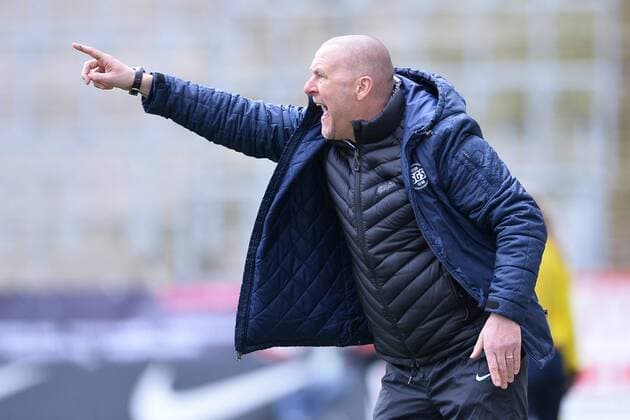Fußball Allianz Frauen-Bundesliga 17. Spieltag SGS Essen - Turbine Potsdam am 27.03.2016 im Stadion Essen in Essen Markus Högner ( Trainer Essen ) Foto: Osnapix TT