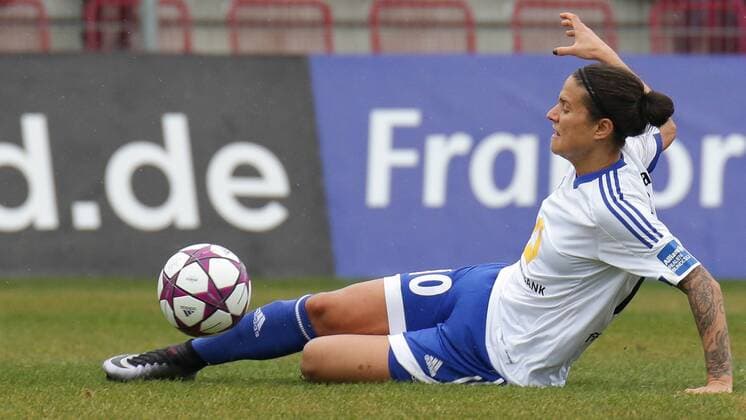 Dzsenifer Marozsan (Frankfurt, 10) grätscht nach dem Ball, Freisteller, Einzelbild, Aktion, Action, Fussball, Allianz Frauen-Bundesliga, 1. FFC Frankfurt - SV Werder Bremen, xozx