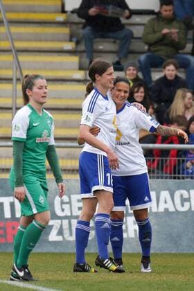 v.li.: Torschützin Kerstin Garefrekes (Frankfurt, 18) und Dzsenifer Marozsan (Frankfurt, 10) jubeln über das 3:0, Jubel, Torjubel, Torerfolg, celebrate the goal, goal, celebration, Jubel ueber das Tor, optimistisch, Action, Aktion, Fussball, Allianz Frauen-Bundesliga, 1. FFC Frankfurt - SV Werder Bremen, xozx