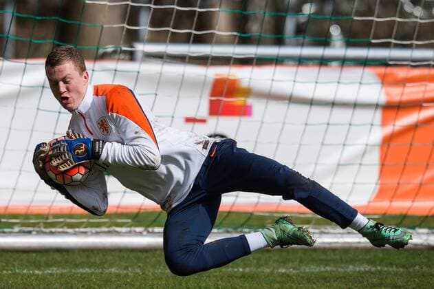 goalkeeper Yanick van Osch of The Netherlands U19 Training session Netherlands U19 Topvoetbal 2015 2016 xVIxGerritxvanxKeulenxIVx 5223712