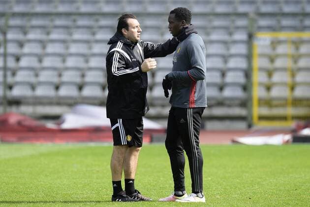 Wilmots Marc head coach of Belgian Team talking to Lukaku Romelu forward of Belgium FOOTBALL : Belgique - Entrainement et conference de presse - Bruxelles - 27 03 2016 Photonews Panoramic 