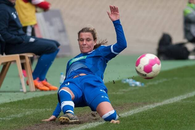 Patricia Hanebeck (1. FFC Turbine Potsdam, 10) Freisteller, Einzelbild, Aktion, Fussball, Allianz Frauen-Bundesliga, SGS Essen - 1. FFC Turbine Potsdam, xobx