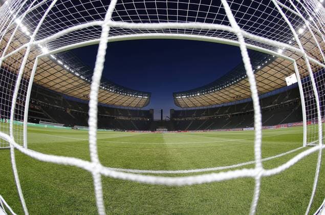Das Berliner Olympiastadion in Abendstimmung vor dem Länderspiel Deutschland vs England . Deutschland -England . Fussball-Länderspiel 2016, Freundschaftsspiel . Berlin, GER, 26.03.2016 ,