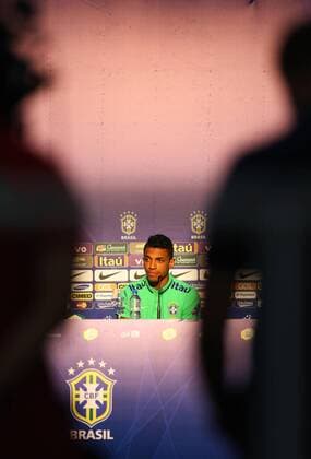 Brazilian national soccer team player Luiz Gustavo delivers a presser at Vila Ventura hotel in Viamao, Brazil, 27 March 2016, prior to 29 March s Russia 2018 World Cup qualifying match before Paraguay. EFE Silvio Avila BRAZILIAN NATIONAL SOCCER TEAM PRESSER !ACHTUNG: NUR REDAKTIONELLE NUTZUNG!  VIA003 20160327-635947066723934167