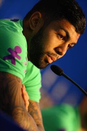 Brazilian national soccer team player Gabriel Barbosa delivers a presser at Vila Ventura hotel in Viamao, Brazil, 27 March 2016, prior to 29 March s Russia 2018 World Cup qualifying match before Paraguay. EFE Silvio Avila BRAZILIAN NATIONAL SOCCER TEAM PRESSER !ACHTUNG: NUR REDAKTIONELLE NUTZUNG!  VIA007 20160327-635947068019670167